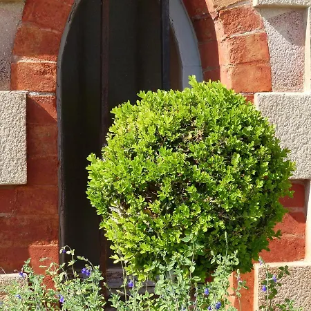 Chateau Du Grand Jardin 3*