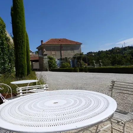 Chateau Du Grand Jardin