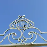 Chateau Du Grand Jardin 3*