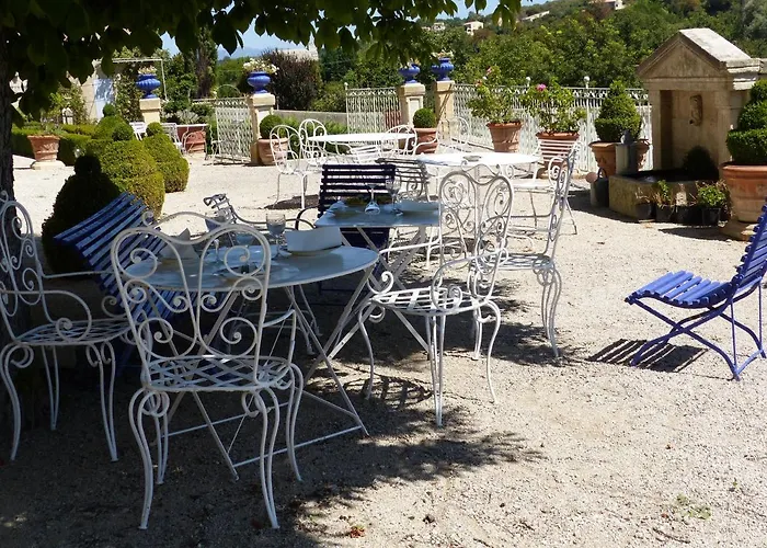 Chateau Du Grand Jardin 3*