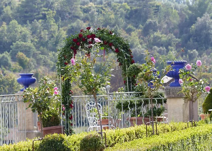 Chateau Du Grand Jardin Bed & Breakfast Valensole