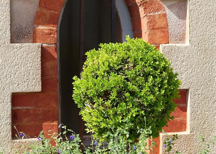 Chateau Du Grand Jardin 3*